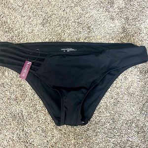 Adore Me black bikini bottoms 🖤 with a little sass of straps on one side.